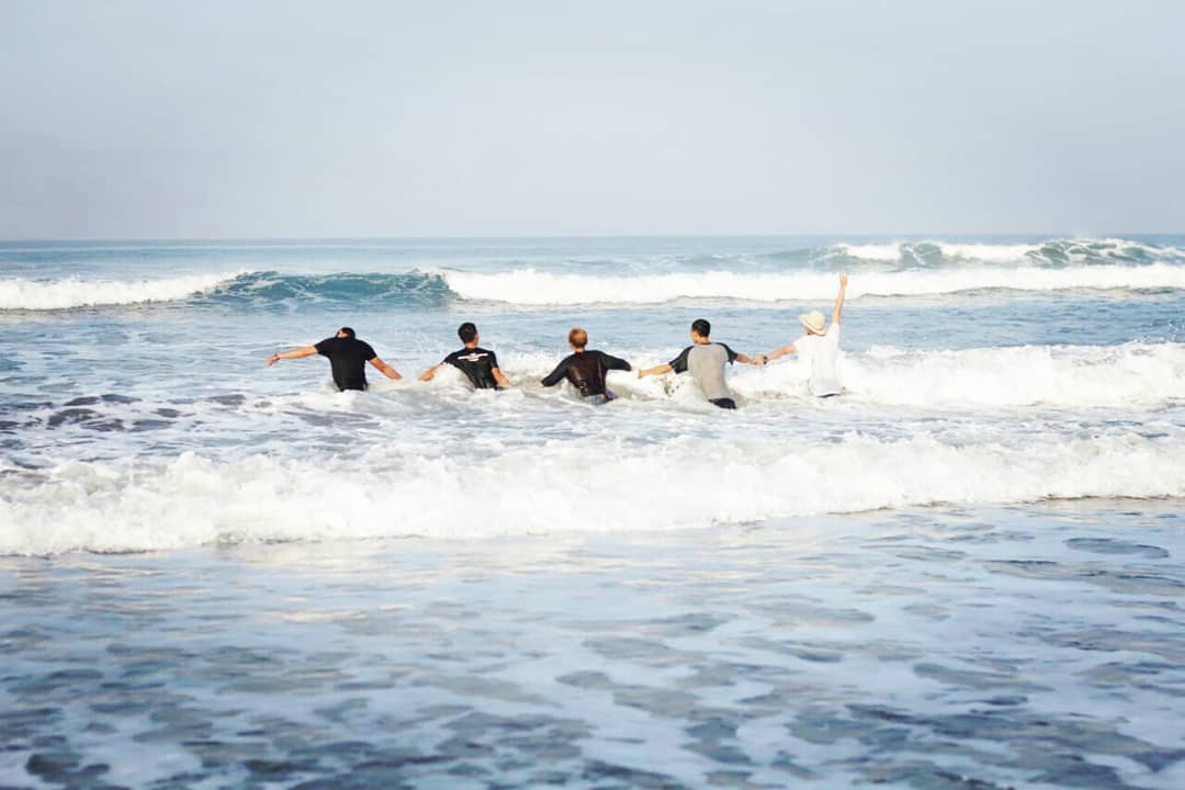 Pantai Gunung Geder - Info Tiket Masuk, Foto, Rute, Ulasan