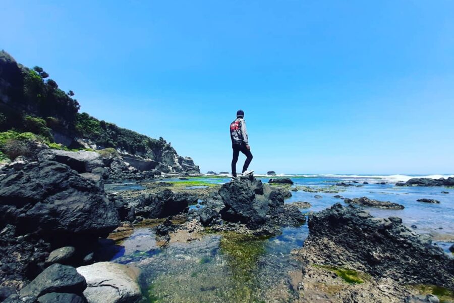Pantai Rancabuaya - Info Tiket Masuk, Foto, Rute, Ulasan