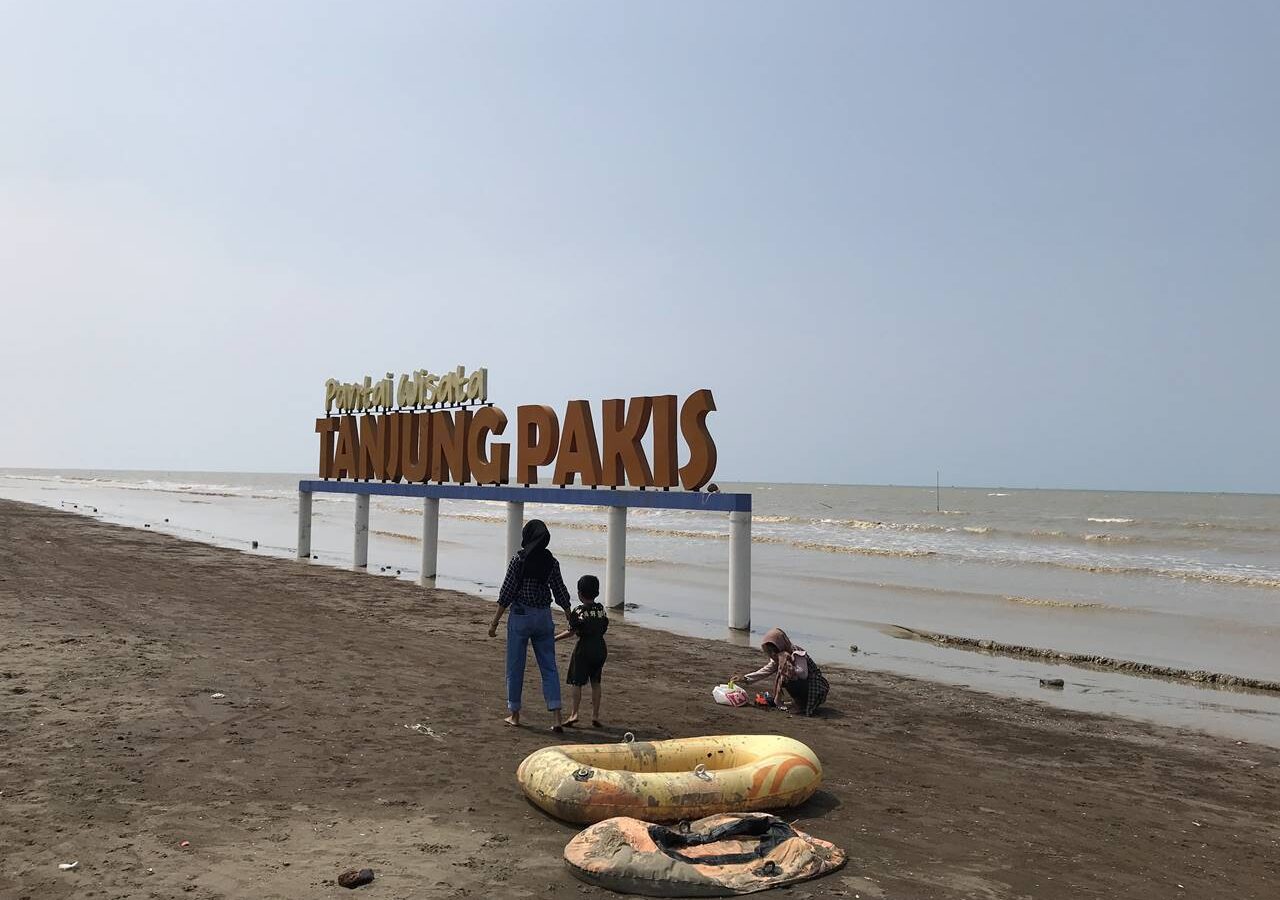 Pantai Tanjung Pakis - Info Tiket Masuk, Foto, Rute, Ulasan Lengkap Di [y]