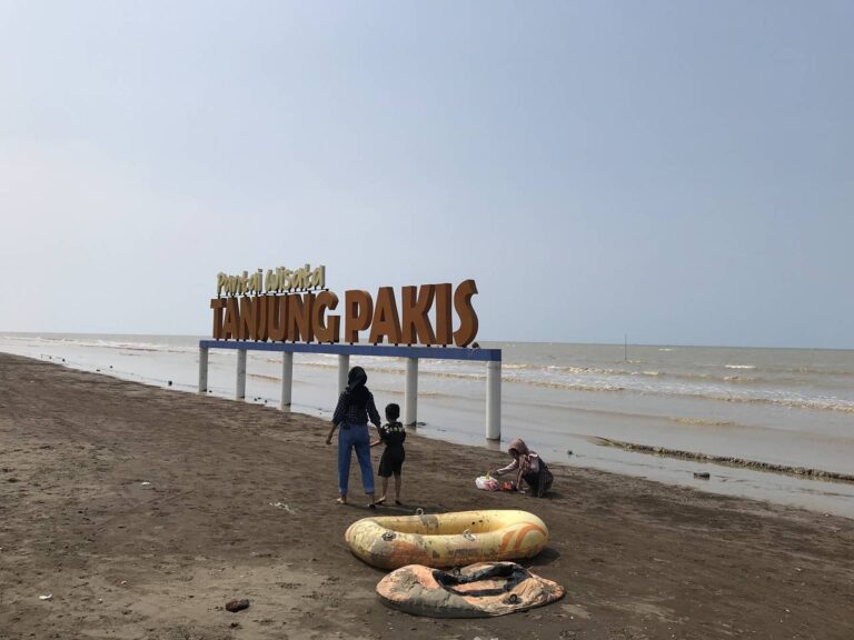 Pantai Tanjung Pakis - Info Tiket Masuk, Foto, Rute, Ulasan Lengkap Di [y]