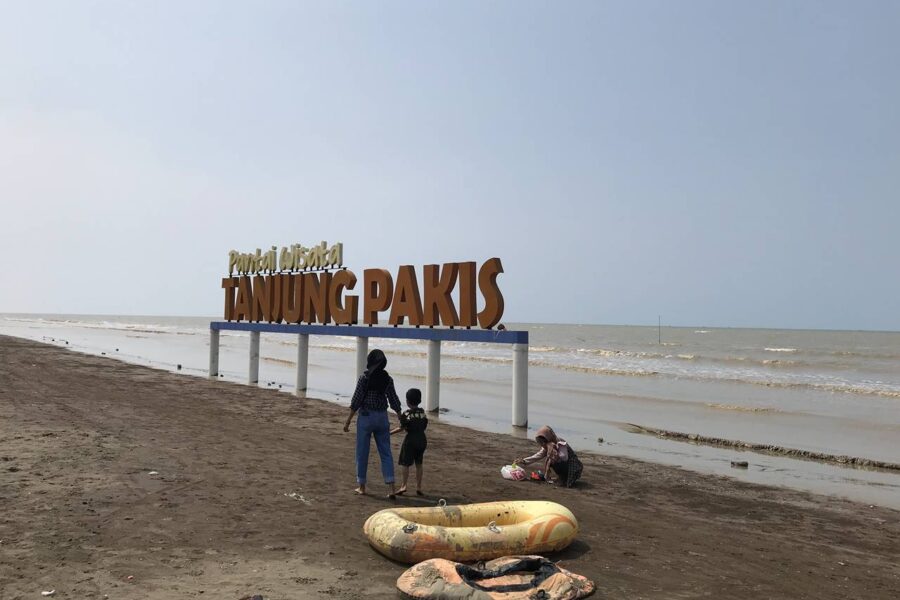 Pantai Tanjung Pakis - Info Tiket Masuk, Foto, Rute, Ulasan Lengkap Di [y]