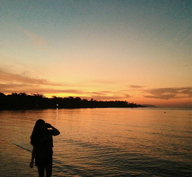 Meskipun bernama "Surabaya," pantai ini tidak memiliki hubungan dengan Kota Surabaya di Jawa Timur. Meskipun bernama "Surabaya," pantai ini tidak memiliki hubungan dengan Kota Surabaya di Jawa Timur.