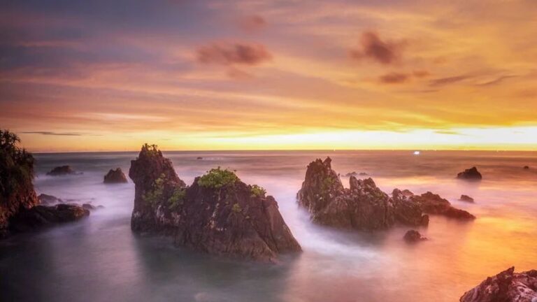 Pantai Sawarna Banten - Info Tiket Masuk, Foto, Rute, Ulasan