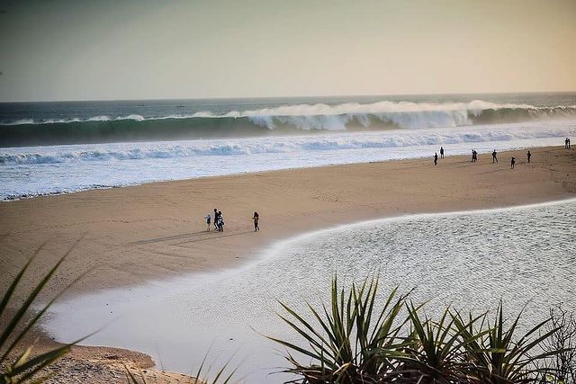 Pantai Cipanarikan - Info Tiket Masuk, Foto, Rute, Ulasan