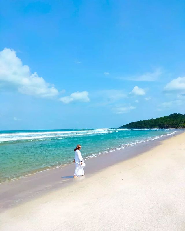 Pantai Cipanarikan - Info Tiket Masuk, Foto, Rute, Ulasan