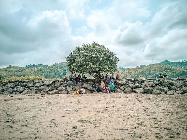 Pantai Jetis Cilacap - Info Tiket Masuk, Foto, Rute, Ulasan Pantai Jetis Cilacap - Info Tiket Masuk, Foto, Rute, Ulasan