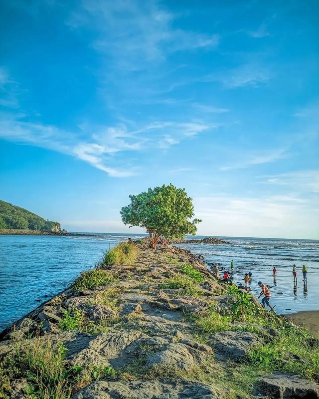 Pantai Jetis Cilacap - Info Tiket Masuk, Foto, Rute, Ulasan Pantai Jetis Cilacap - Info Tiket Masuk, Foto, Rute, Ulasan