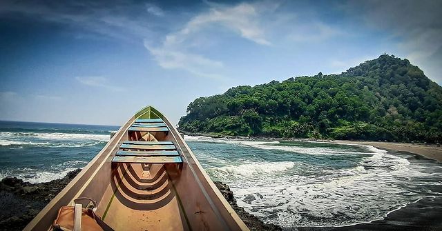 Pantai Karangbolong - Info Tiket Masuk, Foto, Rute, Ulasan