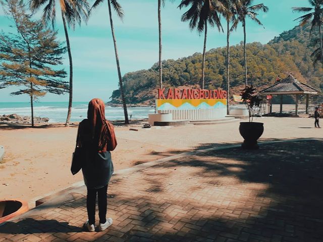 Pantai Karangbolong - Info Tiket Masuk, Foto, Rute, Ulasan