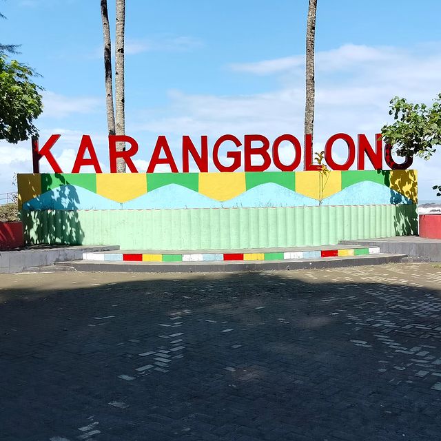 Pantai Karangbolong - Info Tiket Masuk, Foto, Rute, Ulasan
