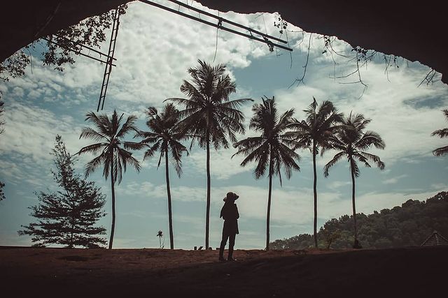 Daya Tarik Pantai Karangbolong: Keindahan Alam dan Aktivitas Menarik