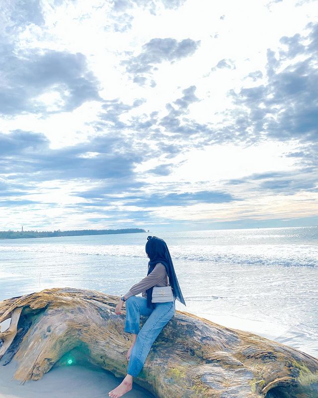 Pantai Lentera Merah Bengkulu - Info Tiket Masuk, Foto, Rute, Ulasan