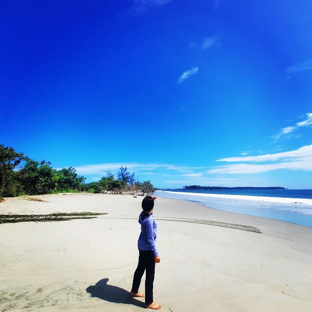 Pantai Lentera Merah Bengkulu - Info Tiket Masuk, Foto, Rute, Ulasan