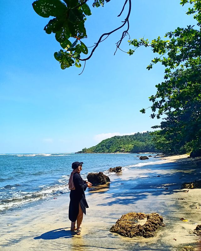 Pantai Minajaya - Info Tiket Masuk, Foto, Rute, Ulasan
