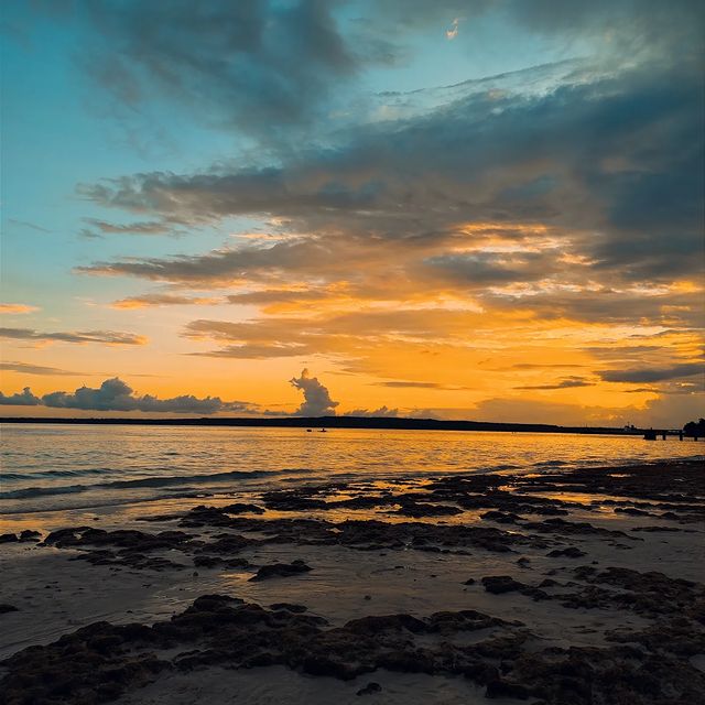 Pantai Nirwana Bau Bau - Info Tiket Masuk, Foto, Rute, Ulasan