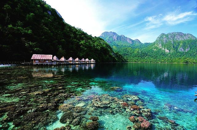 Pantai Ora - Info Tiket Masuk, Foto, Rute, Ulasan