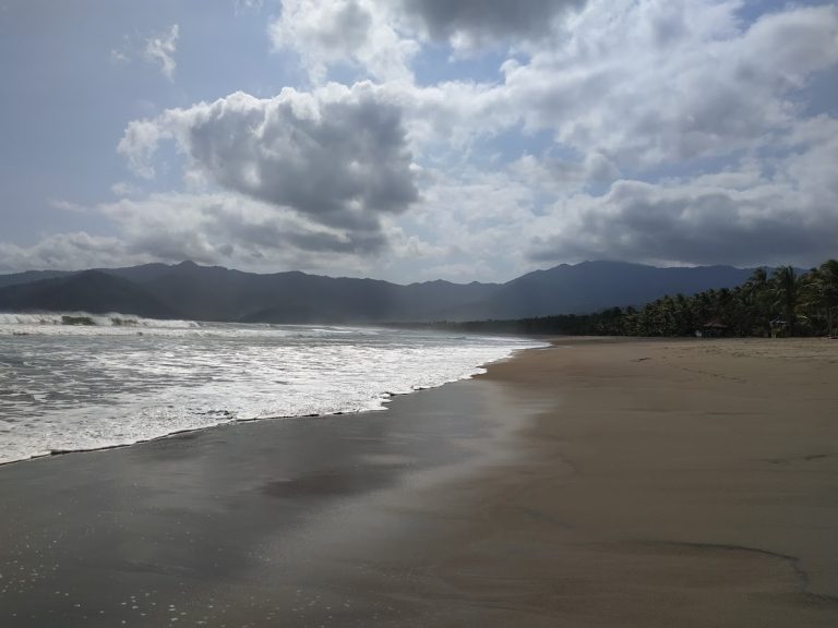 Pantai Blado Munjungan - Info Tiket Masuk, Foto, Rute, Ulasan