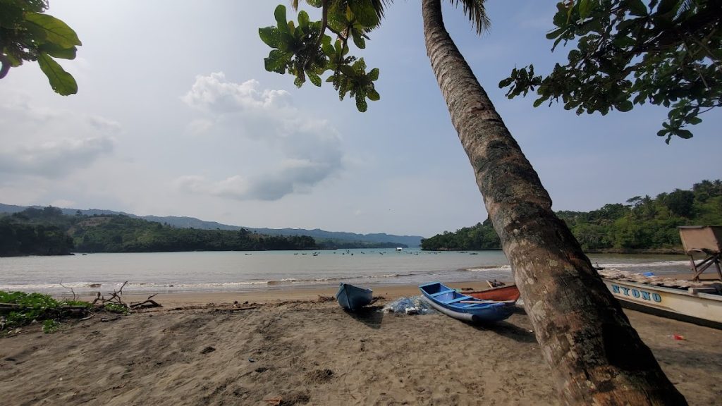 Tips Berkunjung dan Etika Wisata di Pantai Brumbun Tips Berkunjung dan Etika Wisata di Pantai Brumbun