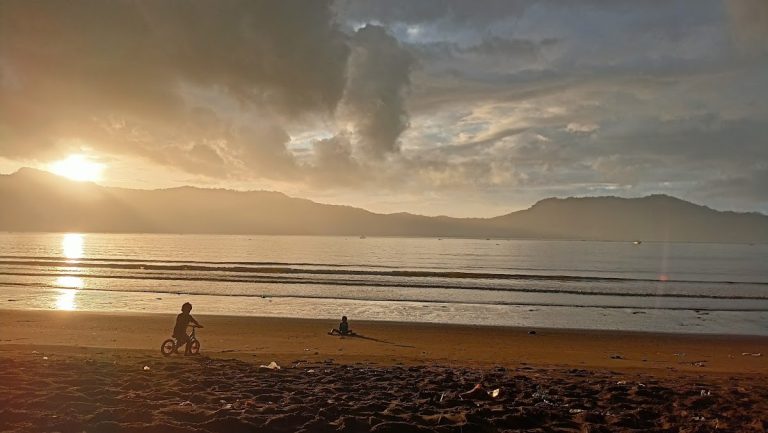 Pantai Cengkrong - Info Tiket Masuk, Foto, Rute, Ulasan