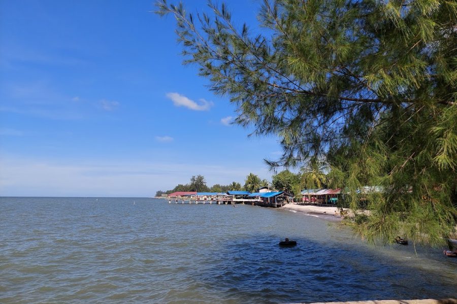 Pantai Cermin - Info Tiket Masuk, Foto, Rute, Ulasan
