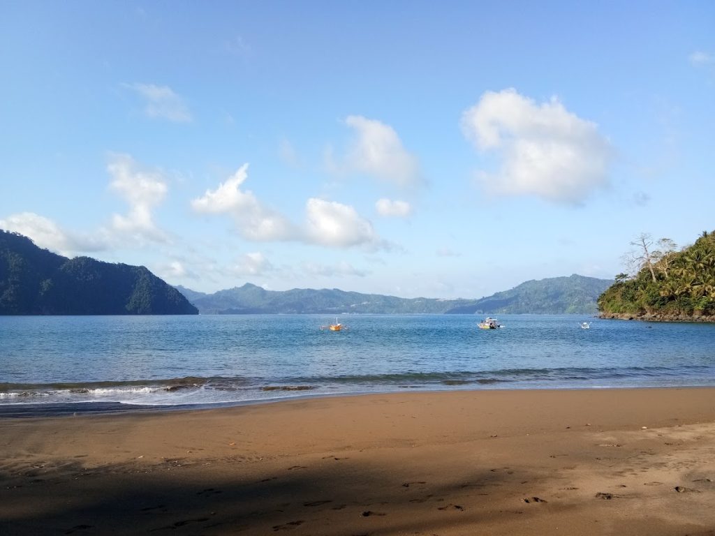 Keindahan Alam yang Masih Asri dan Menenangkan Di Pantai Damas Keindahan Alam yang Masih Asri dan Menenangkan Di Pantai Damas