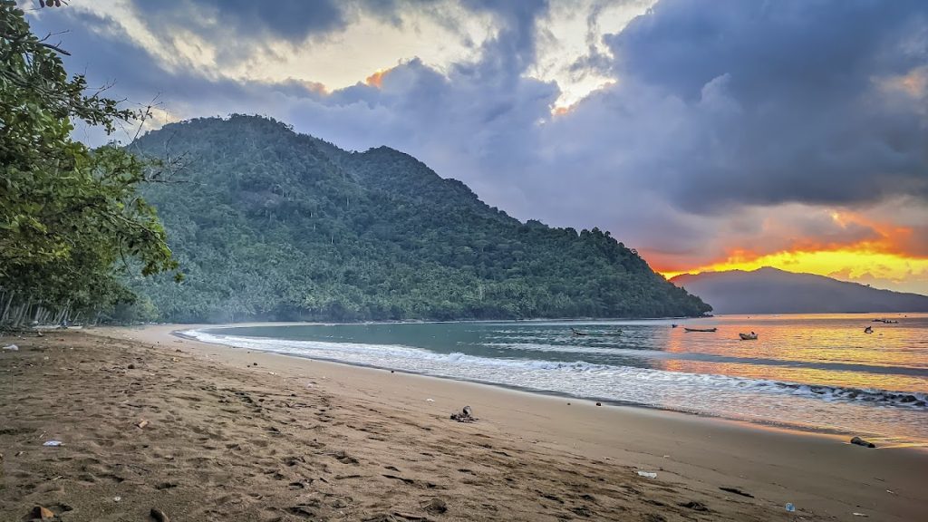 Fasilitas yang Tersedia di Pantai Damas Fasilitas yang Tersedia di Pantai Damas