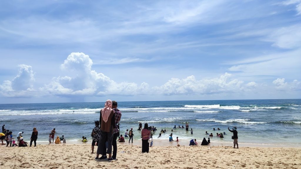 Pantai Indrayanti - Info Tiket Masuk, Foto, Rute, Ulasan
