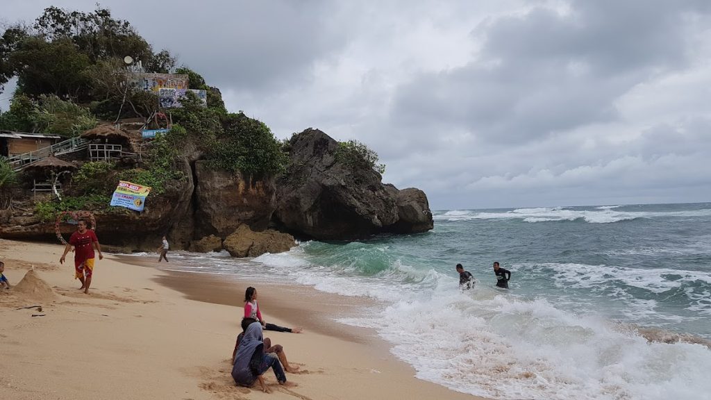 Keunikan dan Daya Tarik Pantai Indrayanti yang Tidak Ada Duanya