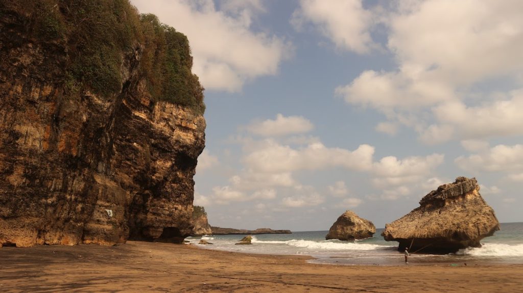 Aktivitas Seru di Pantai Jebring