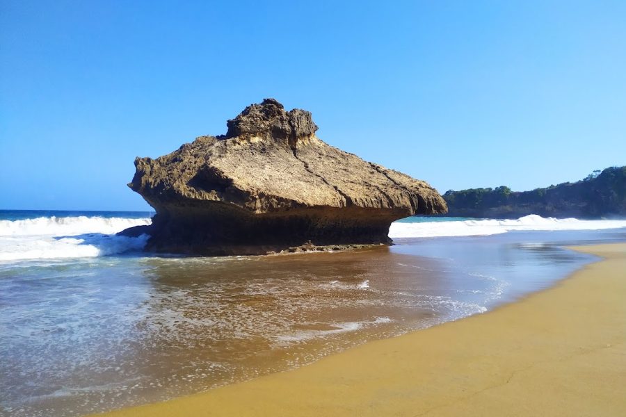 Pantai Jebring - Info Tiket Masuk, Foto, Rute, Ulasan