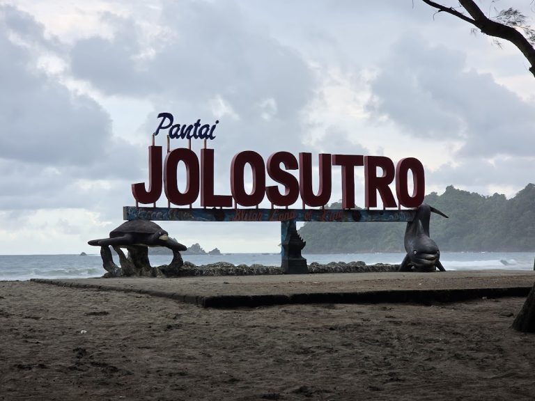 Pantai Jolosutro - Info Tiket Masuk, Foto, Rute, Ulasan