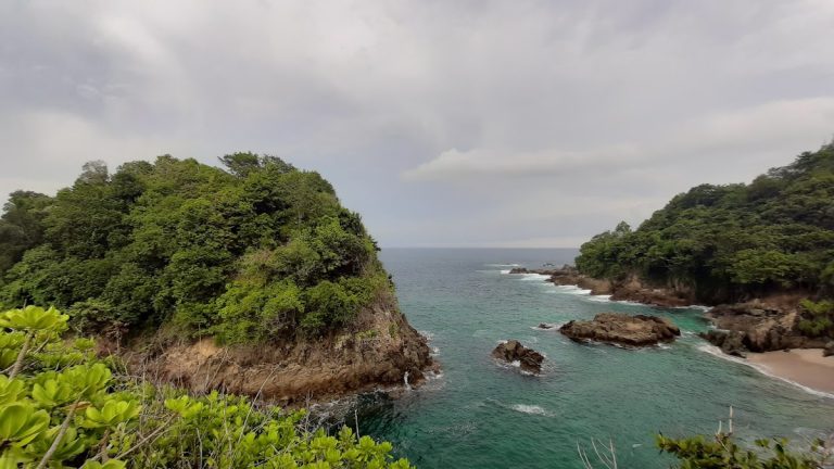 Pantai Kapulogo - Info Tiket Masuk, Foto, Rute, Ulasan