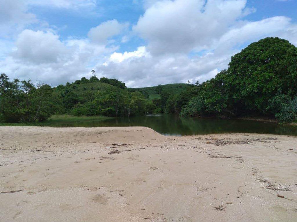 Keindahan Alam Pantai Keben yang Masih Asri Keindahan Alam Pantai Keben yang Masih Asri