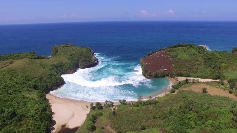 Pantai Keben - Info Tiket Masuk, Foto, Rute, Ulasan