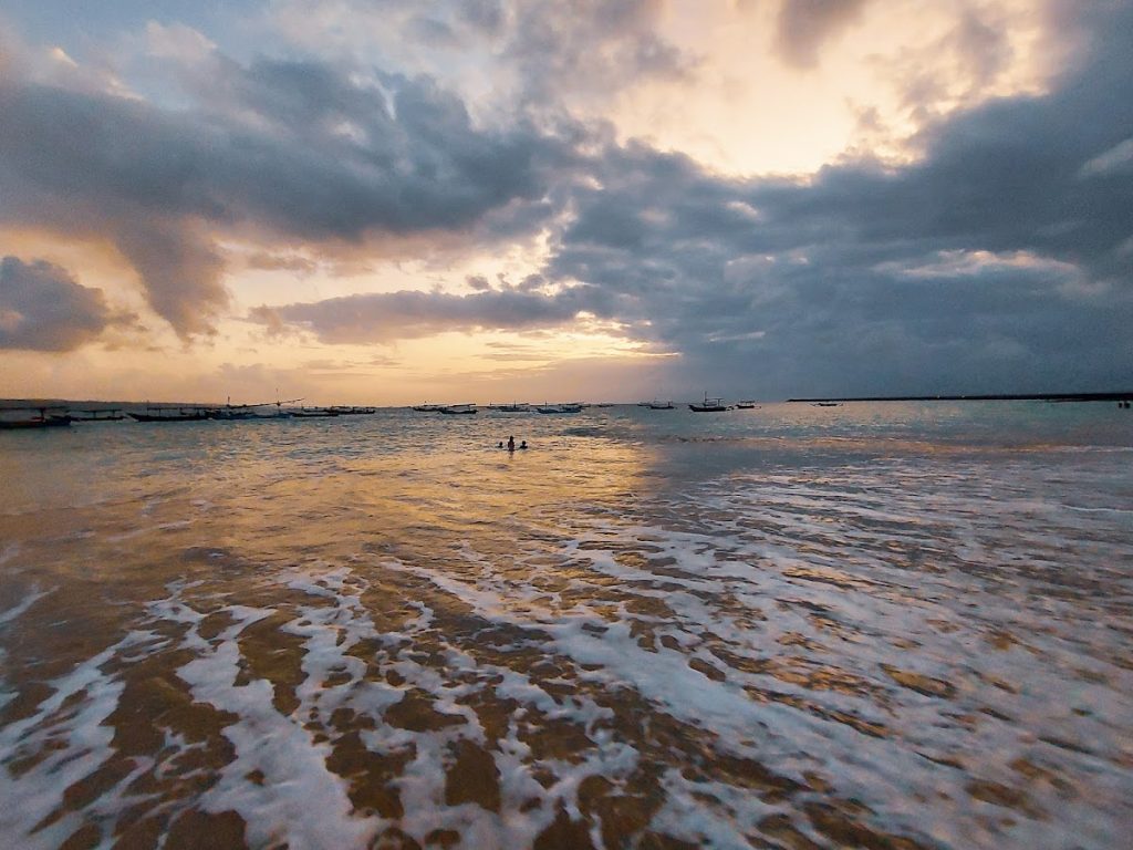 Harga Tiket Masuk dan Jam Operasional Pantai Kelan Di 2025 Harga Tiket Masuk dan Jam Operasional Pantai Kelan Di 2025