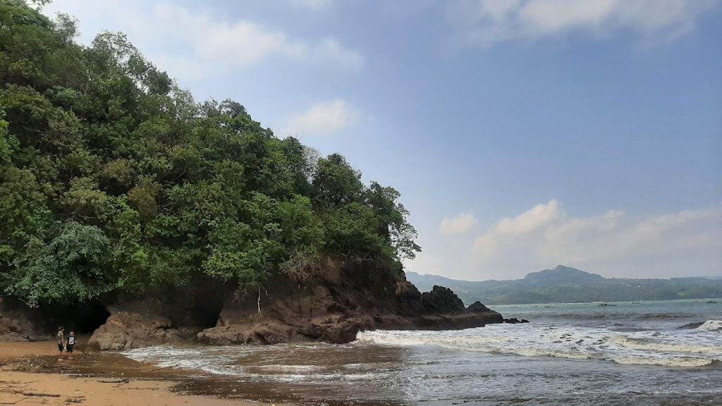 Aktivitas Wisata yang Bisa Dilakukan di Pantai Klatak Aktivitas Wisata yang Bisa Dilakukan di Pantai Klatak