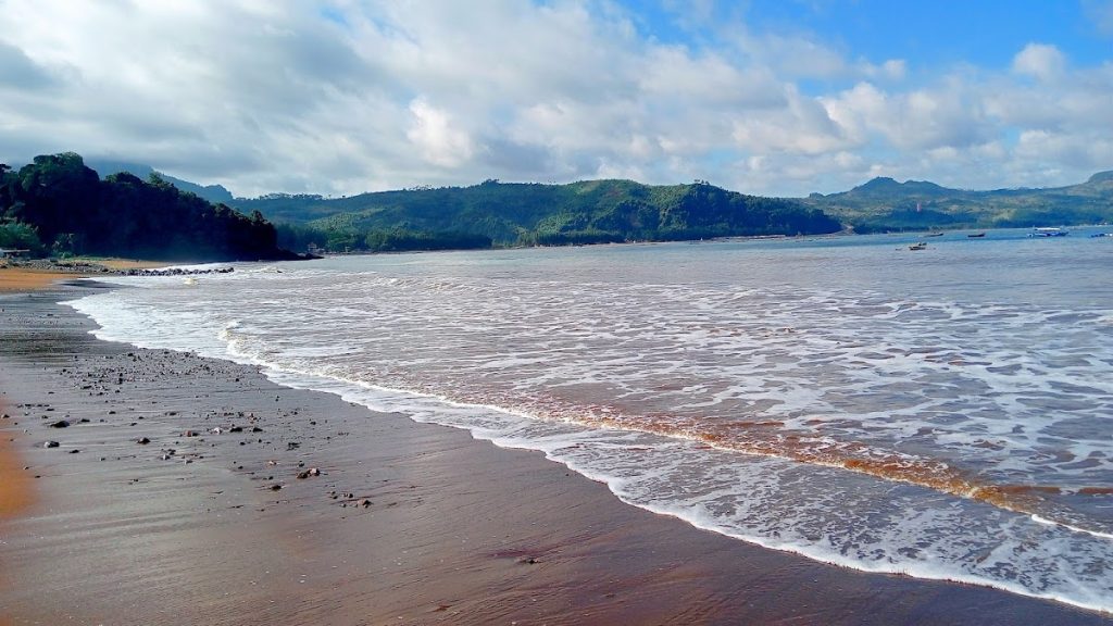 Keindahan Alam Pantai Klatak yang Memikat Keindahan Alam Pantai Klatak yang Memikat