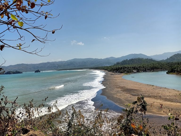 Pantai Konang - Info Tiket Masuk, Foto, Rute, Ulasan