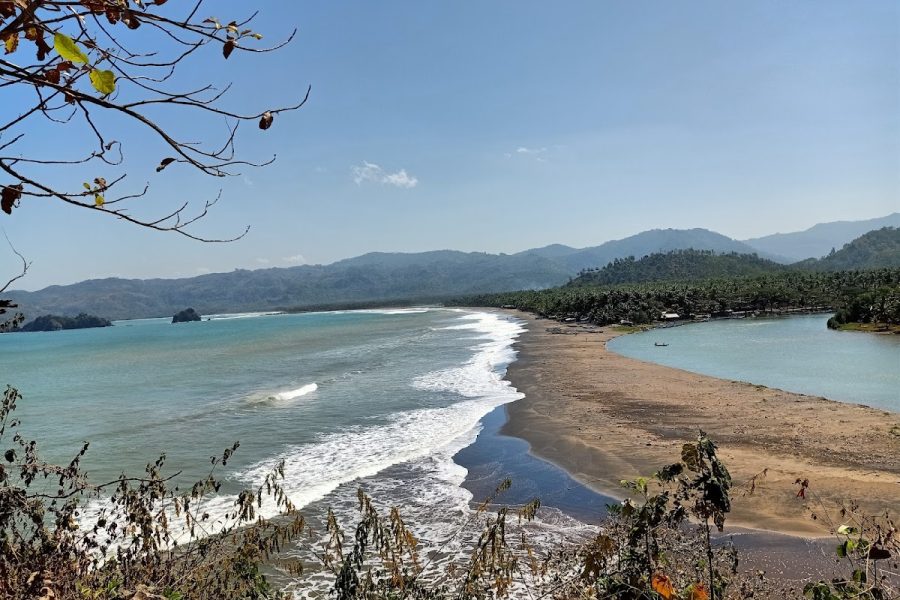 Pantai Konang - Info Tiket Masuk, Foto, Rute, Ulasan