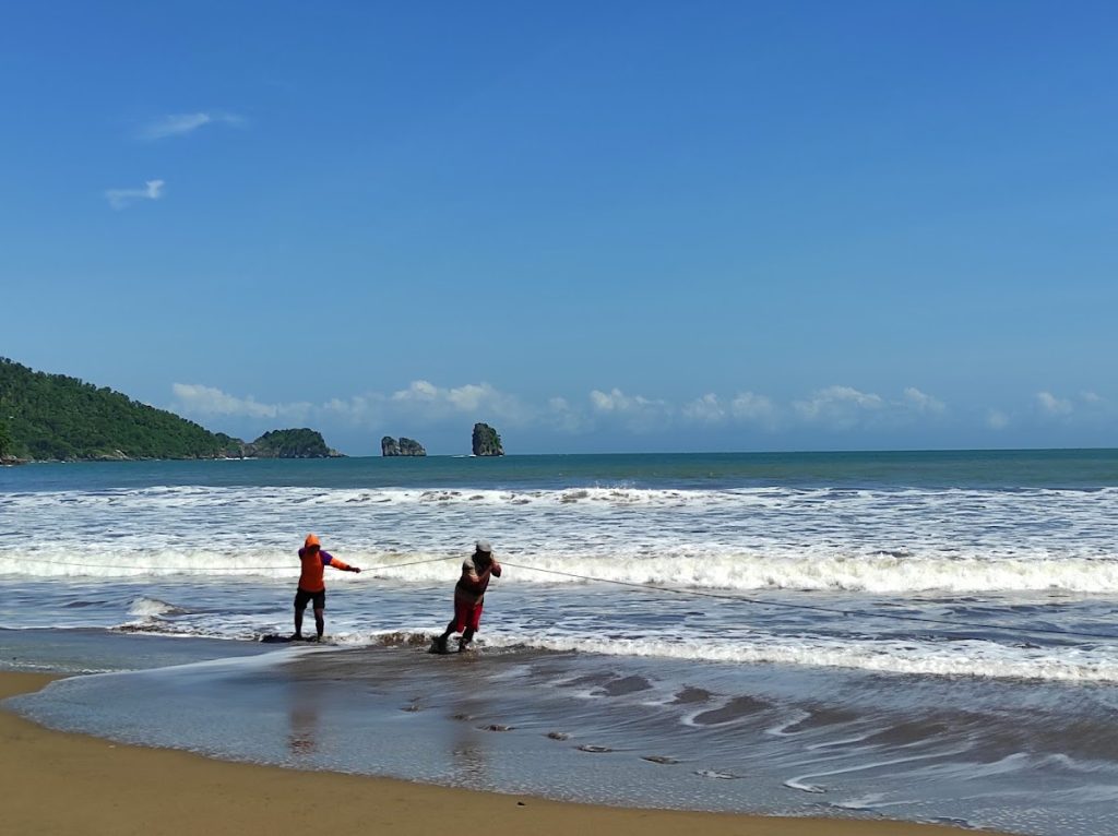 Daya Tarik Pantai Konang Daya Tarik Pantai Konang