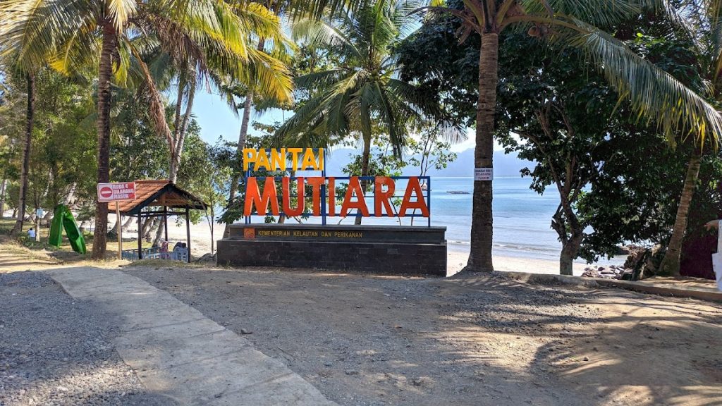 Sekilas Tentang Umum Pantai Mutiara Di Trenggalek Sekilas Tentang Umum Pantai Mutiara Di Trenggalek