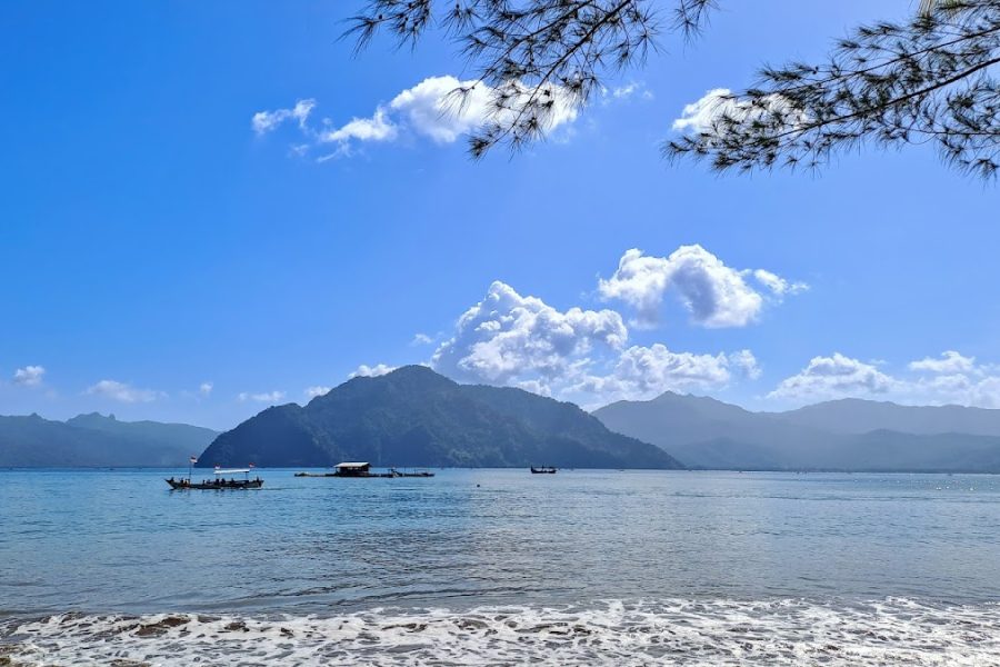 Pantai Mutiara - Info Tiket Masuk, Foto, Rute, Ulasan