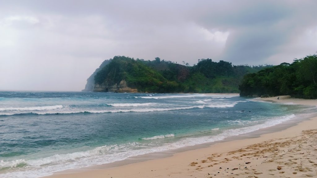 Aktivitas Wisata yang Bisa Dilakukandi Pantai Ngalu Aktivitas Wisata yang Bisa Dilakukandi Pantai Ngalu