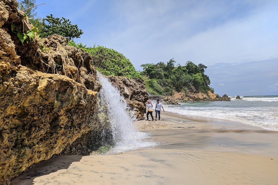 Pantai Pacar Tulungangung - Info Tiket Masuk, Foto, Rute, Ulasan