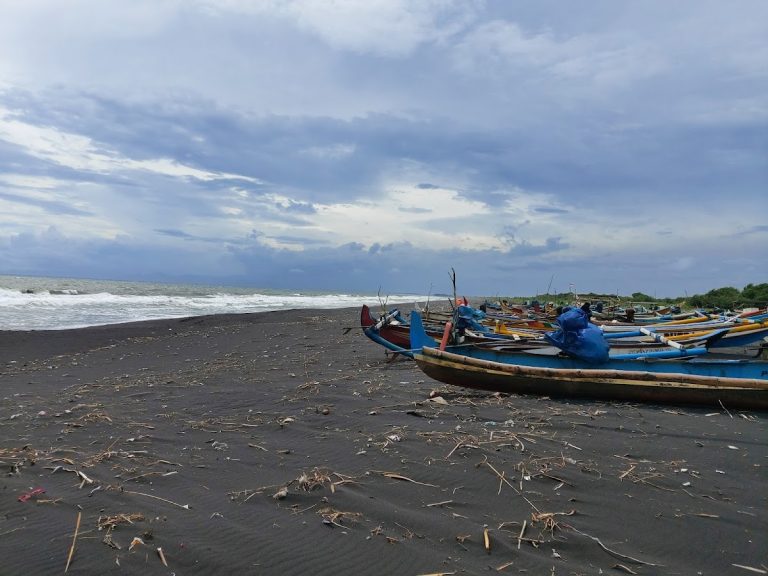 Pantai Paseban - Info Tiket Masuk, Foto, Rute, Ulasan