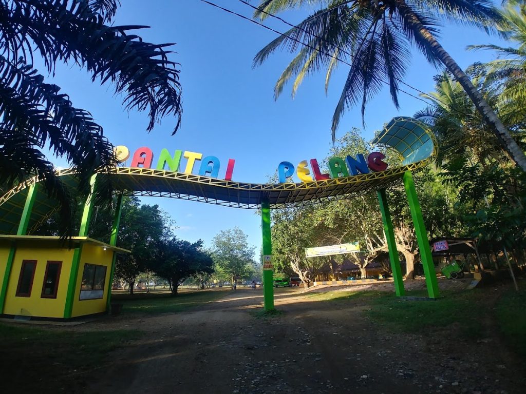 Fasilitas Wisata Pantai Pelang yang Mendukung