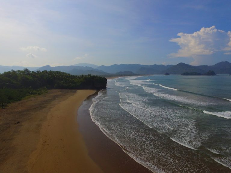 Pantai Pelang - Info Tiket Masuk, Foto, Rute, Ulasan