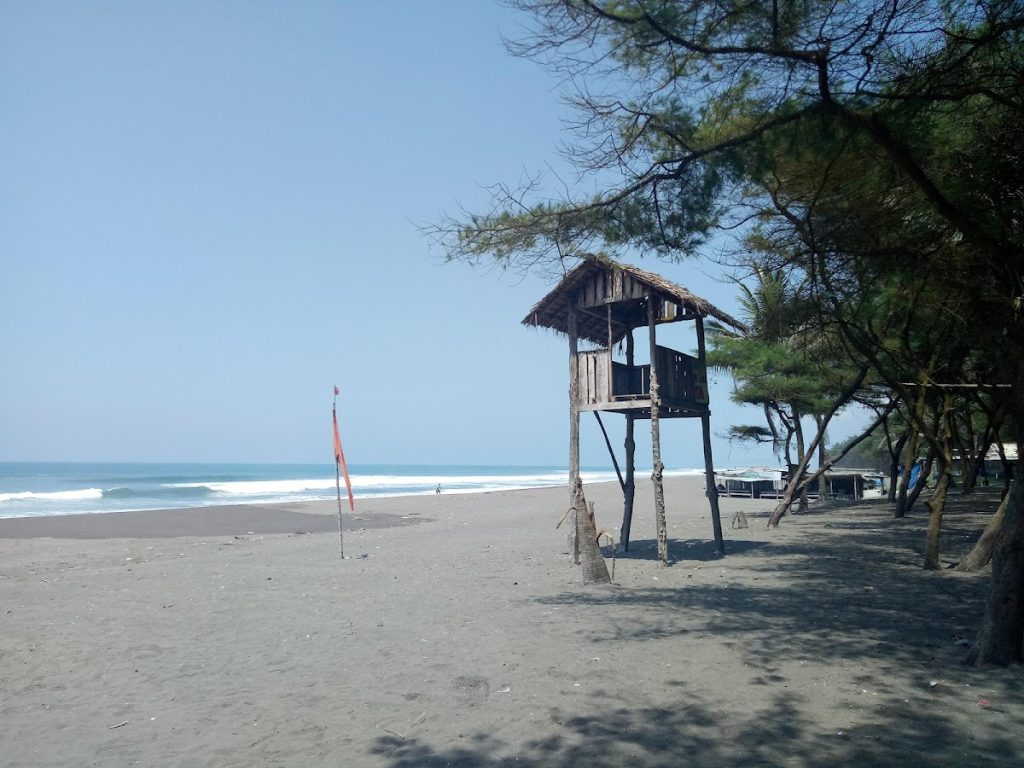Keunikan Bentang Alam Pantai Petanahan: Pasir Kelabu dan Gumuk Pasir yang Menawan Keunikan Bentang Alam Pantai Petanahan: Pasir Kelabu dan Gumuk Pasir yang Menawan