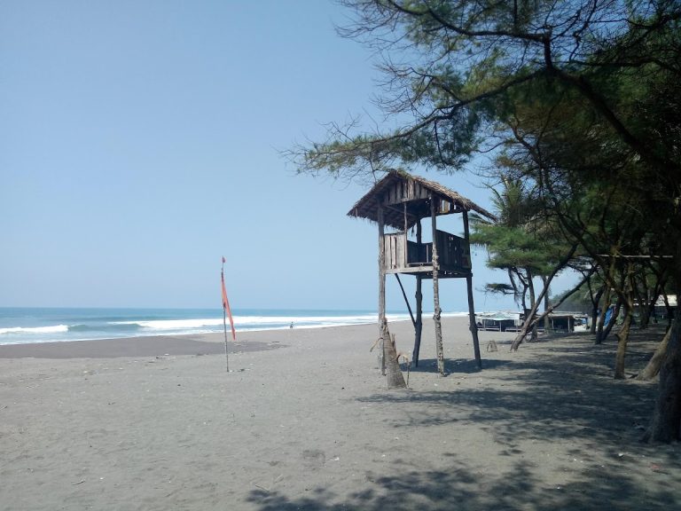 Pantai Petanahan - Info Tiket Masuk, Foto, Rute, Ulasan