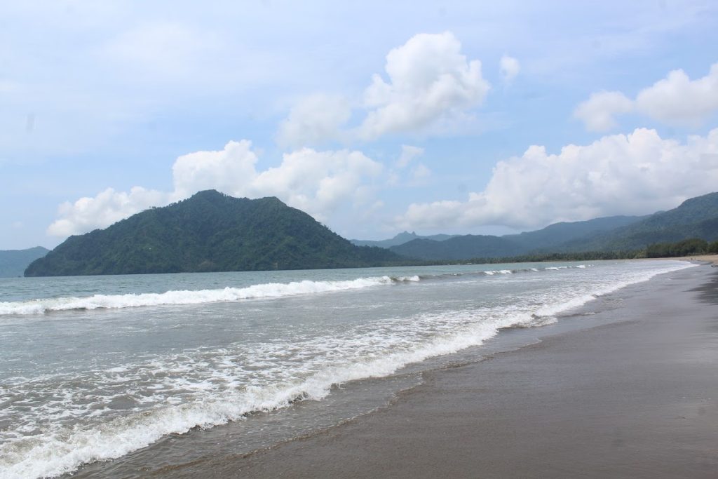 Sejarah dan Keistimewaan Pantai Prigi Sejarah dan Keistimewaan Pantai Prigi